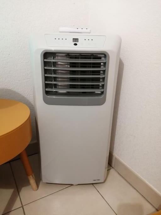 Le Soleil D Eugenie Appartement Dans Residence Avec Piscine Commune Pres De Carcassonne Olonzac Exterior foto